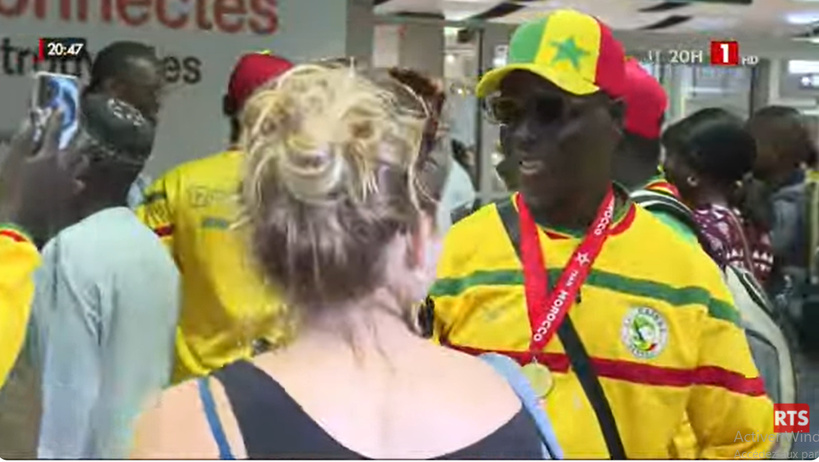 Retour au bercail: accueil triomphal à l&rsquo;aéroport international Blaise Diagne des trois supporters sénégalais libérés